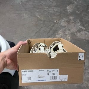 Size 9.5 - Merrell Men's Hydro Runner Slip On Water Shoe (Oyster) J067025